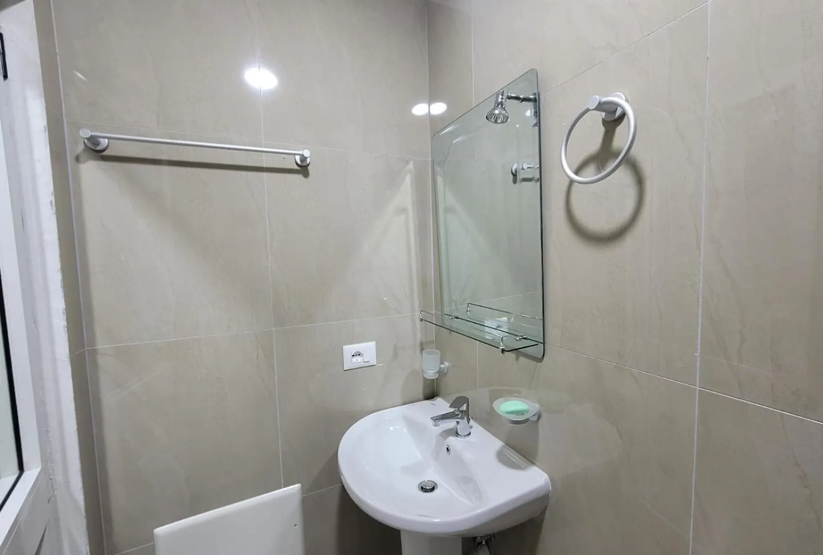 Caca Hotel Rinas 0*,  Albania